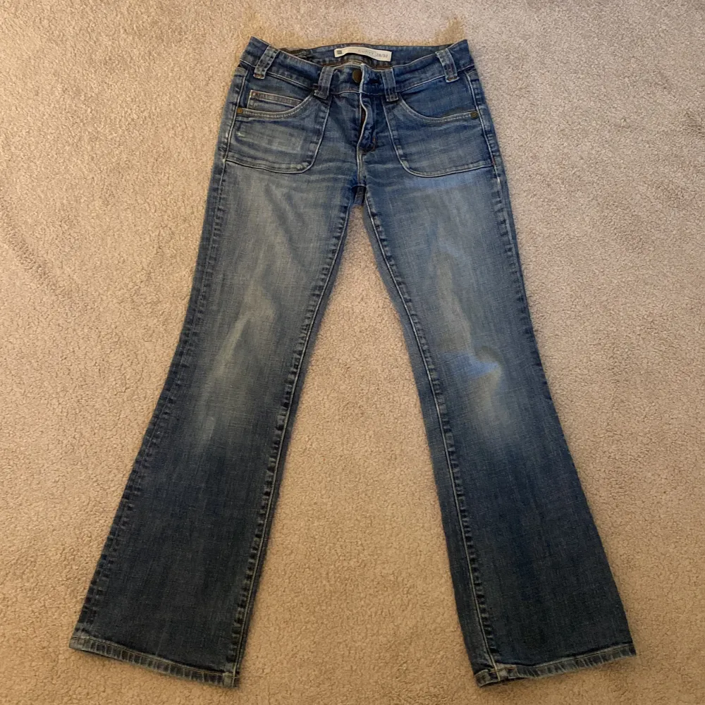 Midjemått ca 38-40cm och innerbenslängd är ca 80cm.. Jeans & Byxor.