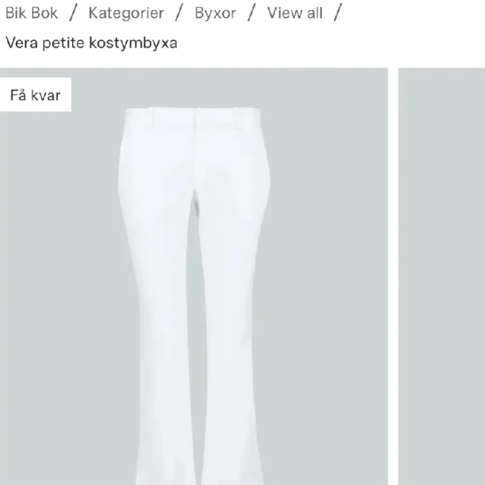 Säljer nu dessa otroligt snygga vita lågmidjade kostymbyxorna som är från bikbok, i ny skick och modellen är vera. Bara att skriva privat för fler bilder eller funderingar❤️. Jeans & Byxor.
