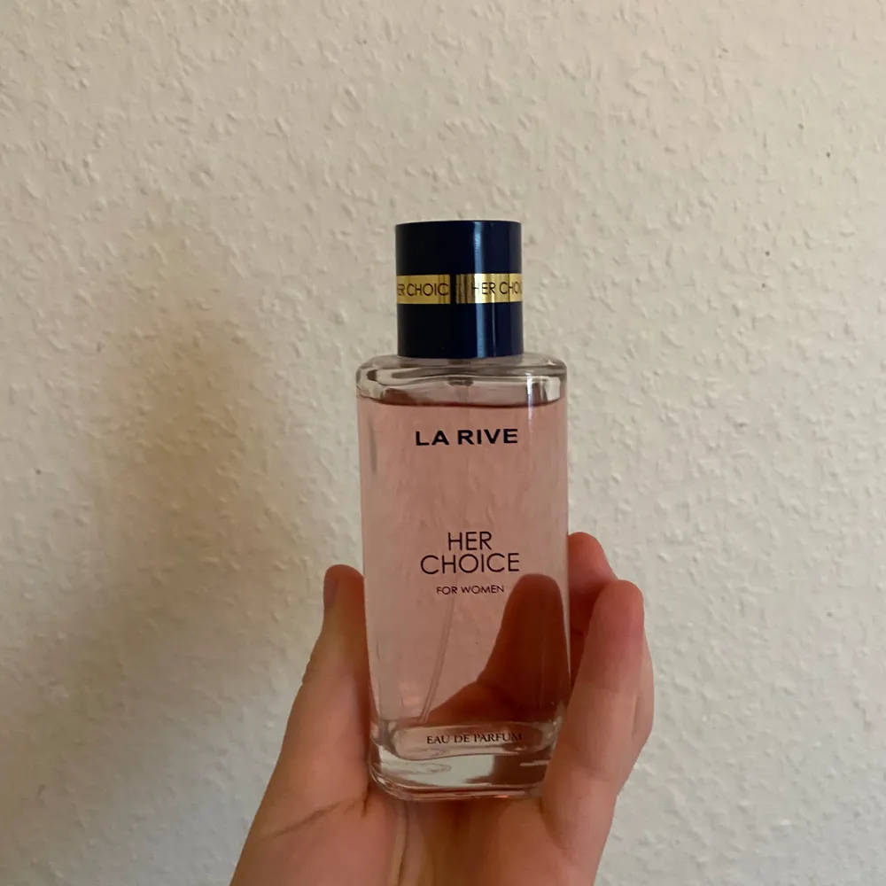Parfym från La Rive Her Choice, parfymen är en dupe på Armani My Way. Jag har ändats testat den två gånger!💕. Parfym.