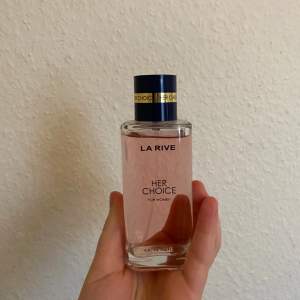 Parfym från La Rive Her Choice, parfymen är en dupe på Armani My Way. Jag har ändats testat den två gånger!💕