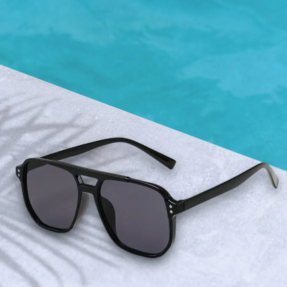 Helt nya svarta solglasögon!  Perfekt till sommaren vid stranden🌟(Checka profil för flera). Övrigt.