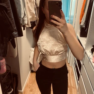 Topp - Topp från Gina tricot. Använt kanske tre gånger. 