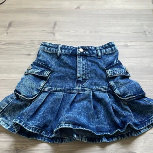 Jeanskjol  - Söt mini jeanskjol som är oanvänd🌸