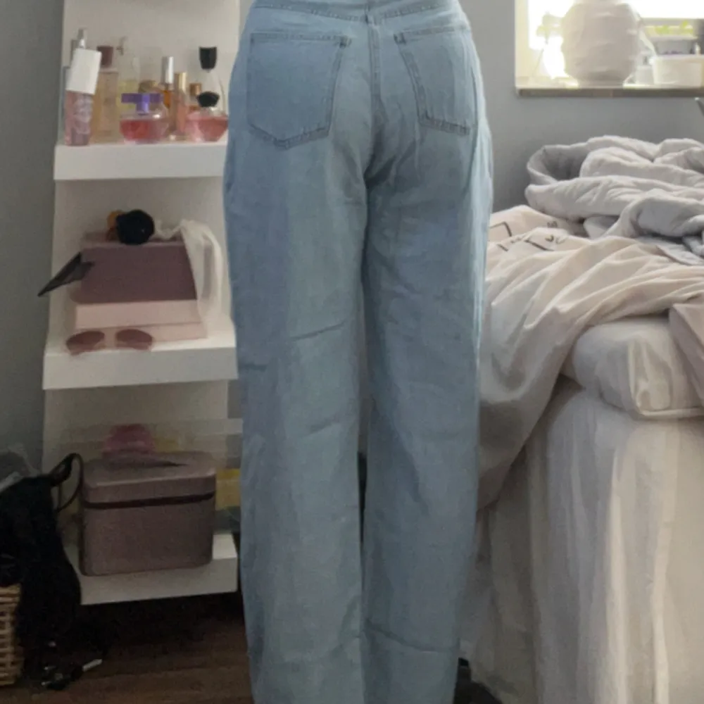Blåa byxor från hm💙. Jeans & Byxor.