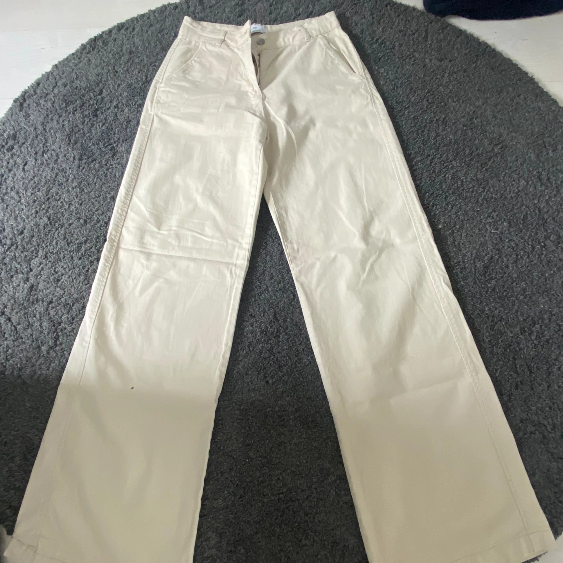 Beiga byxor från Bershka - 91