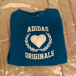 Adidas tröja - Adidas tröja  Storlek 36 Nyskick 