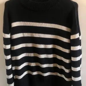 Säljer den här stickade tröjan från Gina Tricot. Den är använd ett fåtal gånger. 
