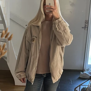 Jacka - Såå fin jacka från Urban outfitters💕💕