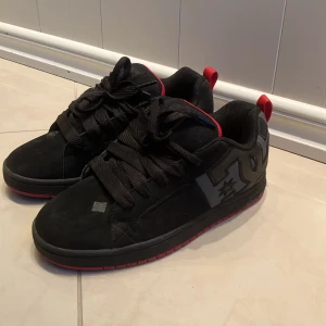 Dc shoes, court graffik unisex - Nästan helt nya Dc shoes med modellen Court Graffik. Köpt från zalando 