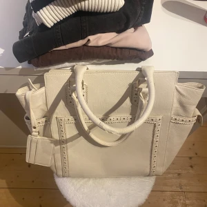 Väska  - Perlefelt till sommaren 💕 så söt 