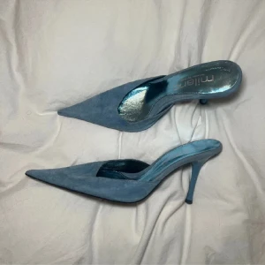 Klackskor  - Otroligt coola blåa mockaklackar som ej kommer till användning! 💙