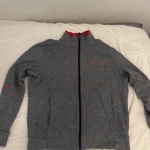 Hugo boss kofta  - Hej säljer min limited edition Hugo boss kofta för att den är för liten för mig