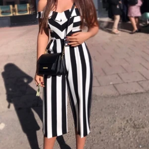 Jumpsuit  - 32-34, använd 2 gånger, kort