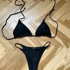 Bikini - Bikini från shein, oanvänd, toppen är i stl S och underdelen är i stl XS. 