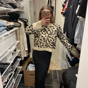 Stickad tröja - Strl S