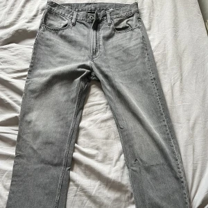 G-Star raw jeans - Gråa jeans storlek 32/32 knappt använda som nya. nypris 1500kr