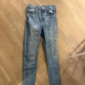 Levis jeans - Mile high super skinny. Använda kanske 5 gånger