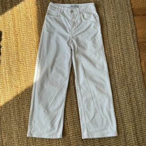 Zara Vita Jeans 🤍 - Zara Vita Jeans 🤍Wide leg stil , Storlek: 36 / S Pris: 150kr