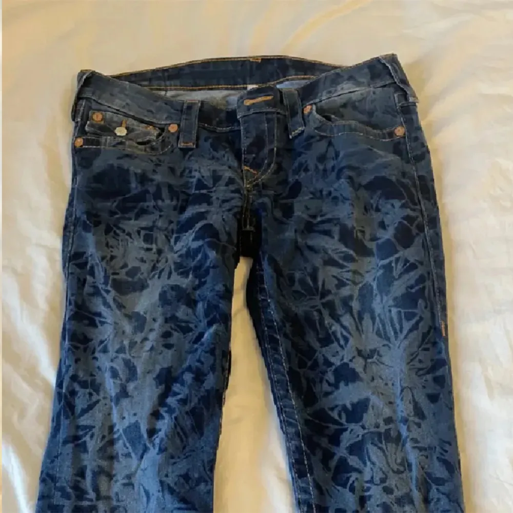 Unika low waist Trueys, har inte blivit använda sen de köptes. Priset kan diskuteras vid snabb affär💕. Jeans & Byxor.