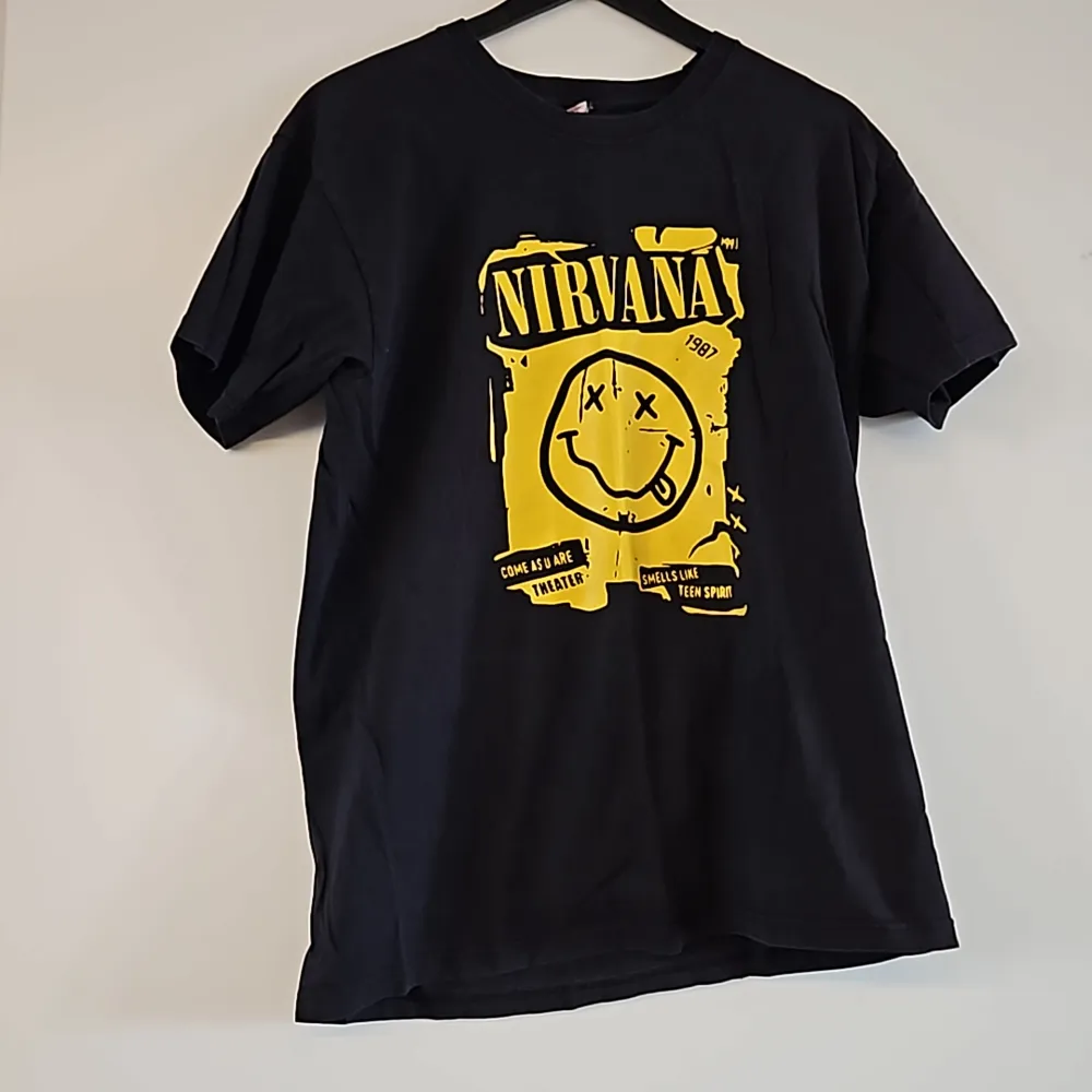Storlek M Köptes från Punk Shop Använt ca. 10+ gånger. T-shirts.