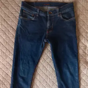 Extremt trendiga Nudie Jeans i mycket bra skick 🍾🍾Skriv om du är intresserad priset diskuteras vid snabb affär 🍾🍾