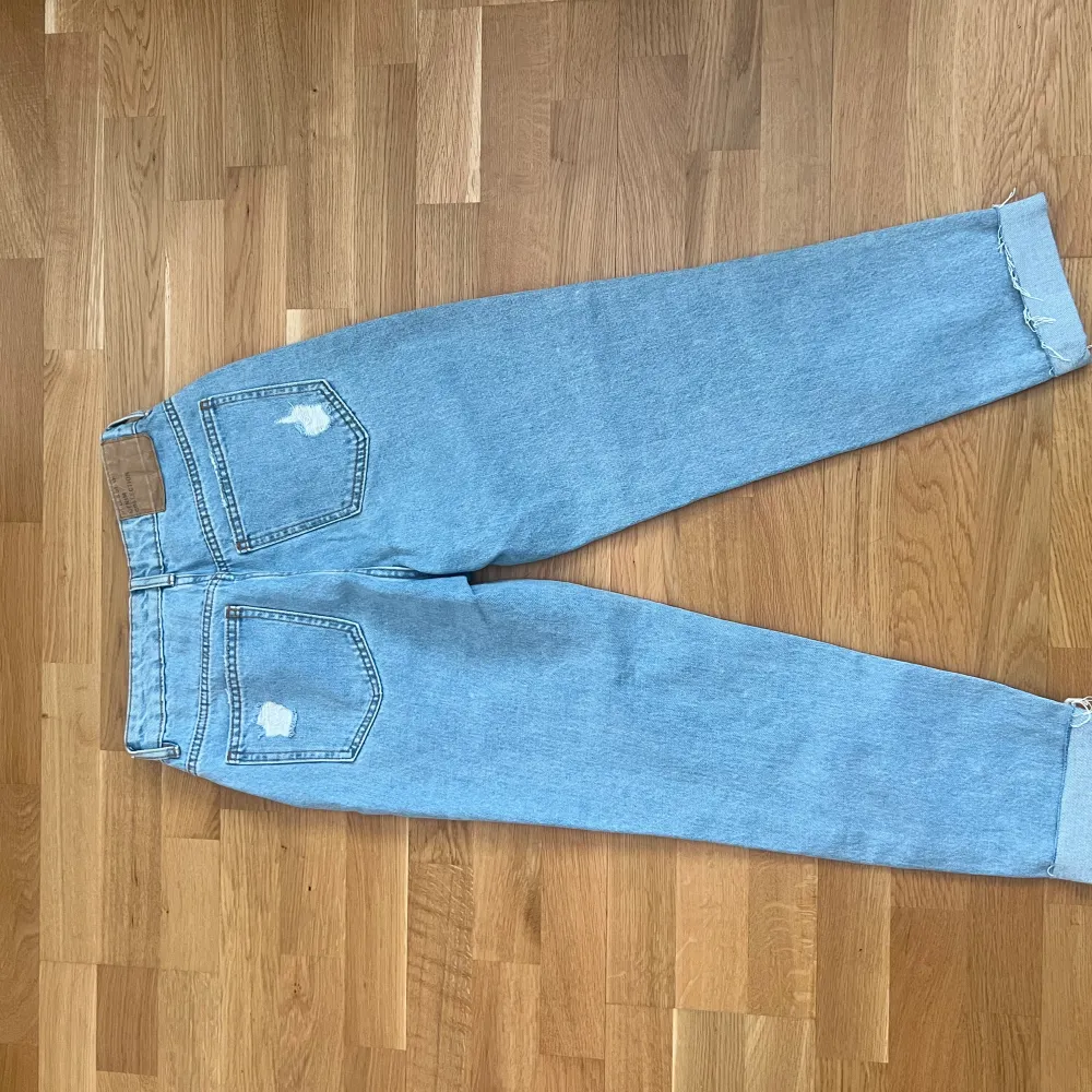 Helt nya jeans från pull&bear i storlek 34.. Jeans & Byxor.