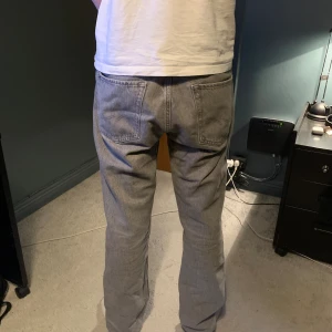 Jack&jones jeans - Ett par gråa jack&jones jeans i bra skicka och inte sönder någonstans.