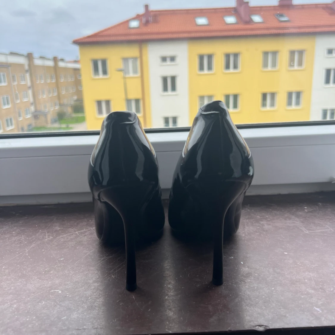 Svarta lack klackar - 90