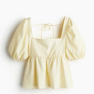 Gul blus  - Jättefin gul blus från hm💛 säljer då den inte passar💓💓