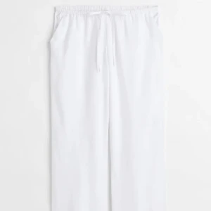 Linnebyxor H&M - Säljer dessa från divided i strl S, bra skick