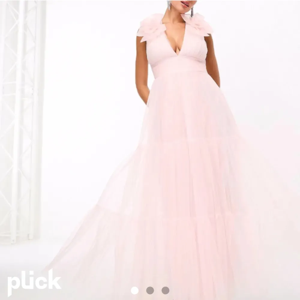 Rosa super fin balklänning, som ska säljas eftersom den inte passade! Pris kan diskuteras! Endast testad, ny med prislapp! 💕💕. Klänningar.