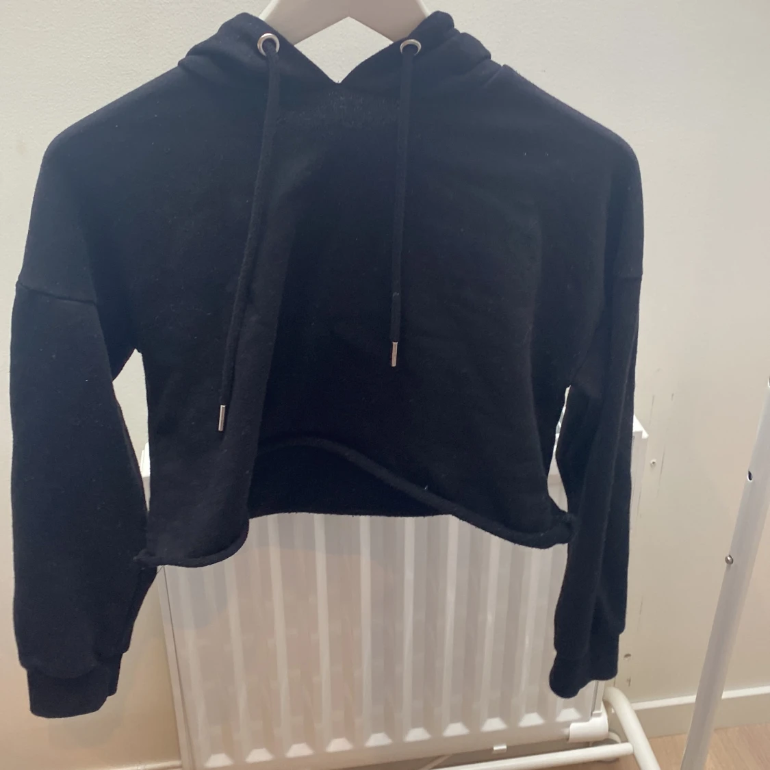 Svart cropped hoddie tröja  - 90