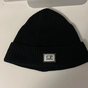 Cp company - Cp company mössa. Knappt använd. Köpt på nk. 
