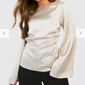 Satin blus  - Endast testad, säljer för jag tyvärr inte fått någon användning av den. ❤️