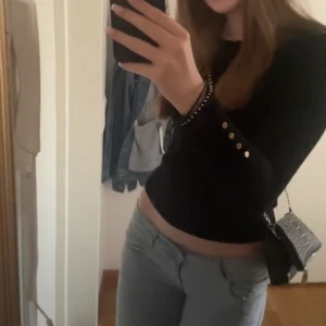 Zara tröja - Säljer denna fina tröja från Zara, fint skick💞