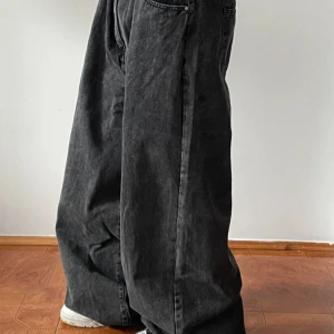 Vintage Baggy Jeans - Copped off vinted Waist is like 34 but w belt can fit fire on someone who’s 29 aswell