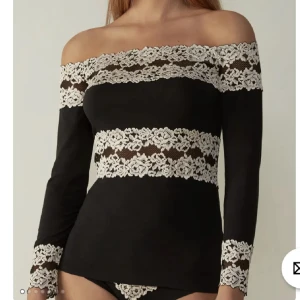 Eftertraktad intimissimi - Säljer denna superfina intimissimi som är slutsålt överallt och svårt att få tag på. Riktigt fin för fest!! Älskar men säljer eftersom behöver pengarna💘💘🙏