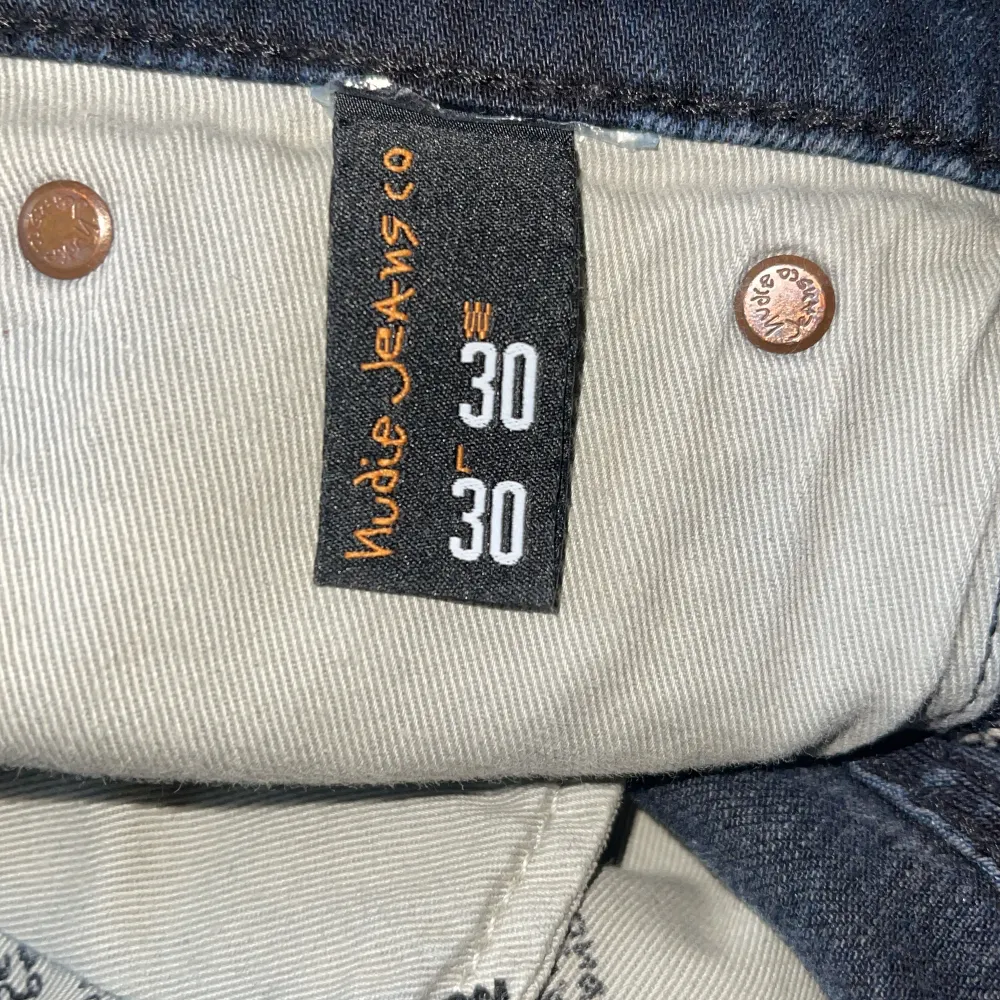 Ett par snygga jeans från Nudie. Dem är knappt använda och i bra skick . Jeans & Byxor.
