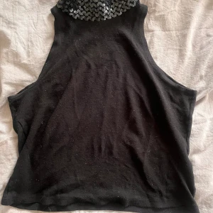 Halterneck topp - Snygg till fest!!