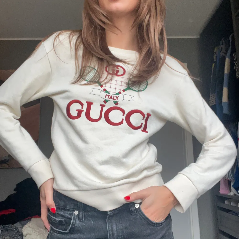 Säljer min jätte fina tröja från Gucci! Inga tecken på användning💕. Stickat.