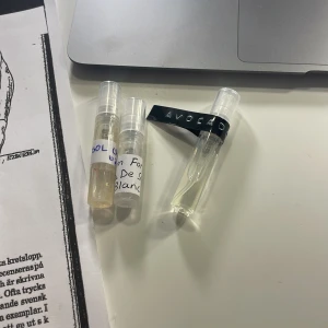 Splittar, essnce, tom Ford, lush - Sol de janero parfymen (2ml kvar) 50kr Tom Ford eau de soleil blanc (~1.5ml kvar) 50kr  Lush avocado co-wash (2.5 ml kvar) 40kr  Skriv gärna innan ni köper.