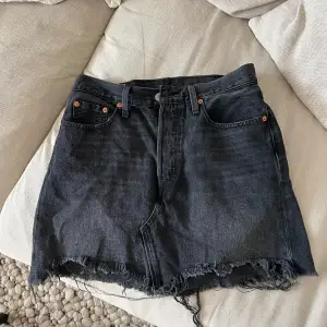 Jeans kjol från Levi’s🌼storlek 26 skulle säga att den passar en S