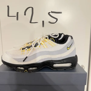 Nike air max plus - Sköna sommarskor, perfekt till oversized pants/cargos😍  Som nya, fräscha och ingen defekt! Bud från 1000:-