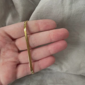 Emma bracelet rostfritt  - Armband i Ion plated 304 Stainless steel💞 35kr/st, finns endast ett kvar i lager☺️ kolla gärna in mina andra annonser för fler liknande smycken och min instagram (ebnorth) där jag främst sköter försäljningen 💕💕