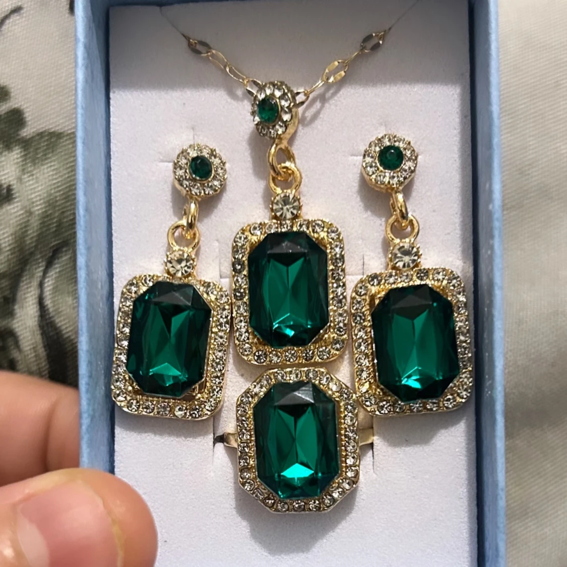 Beautiful Green Stone Set  - 93