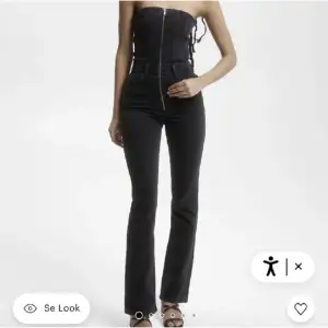 Så snygg jeans jumpsuit från Pull & bear!💕uppsprättad längst ner för att få den längre. Liten i storleken!