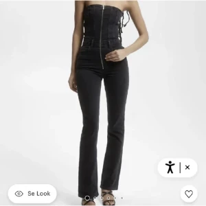 Jeans Jumpsuit  - Så snygg jeans jumpsuit från Pull & bear!💕uppsprättad längst ner för att få den längre. Liten i storleken!