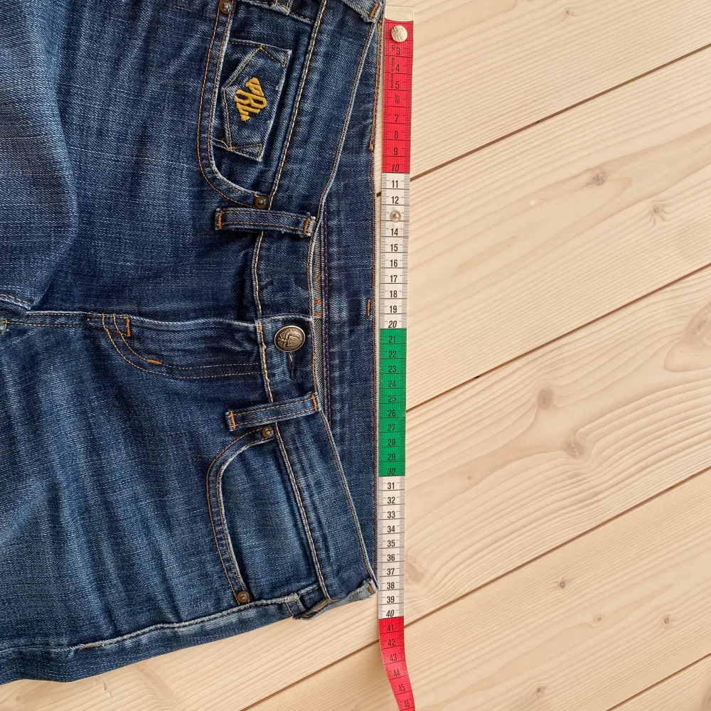Super snygga Polo jeans i nyskick, midjemåttet och innerbenet finns på de sista bilderna . Jeans & Byxor.