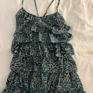 Volang klänning - Snygg klänning till sommaren 