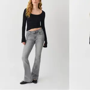 Helt nya Lågmidjade bootcut jeans från Gina tricot som knappt är amvända🥰 ny pris 500 